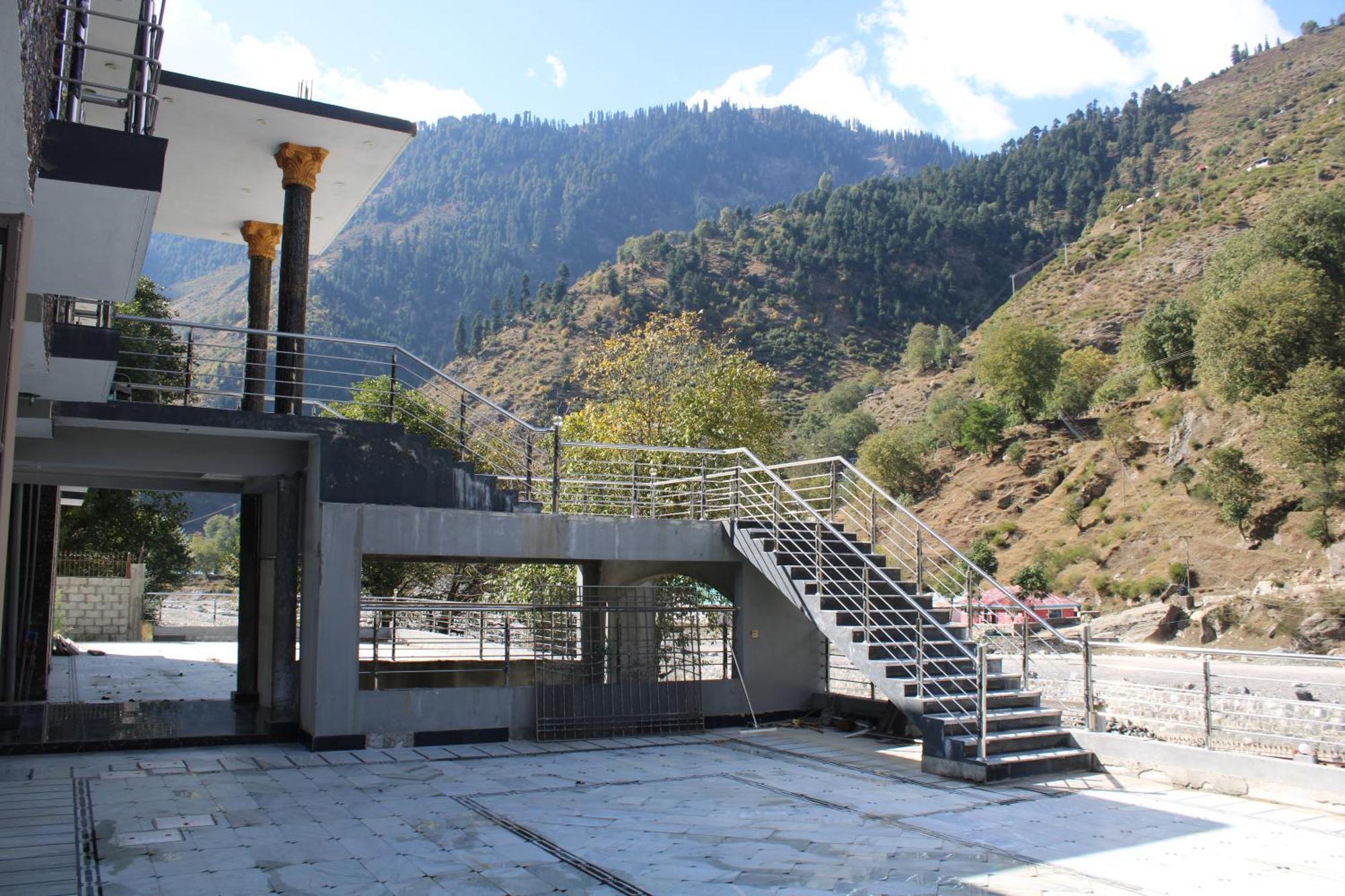 River Garden Hotel And Resort Naran Exteriér fotografie